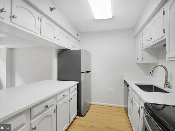 1301 N Courthouse Rd APT 611, Arlington, VA 22201