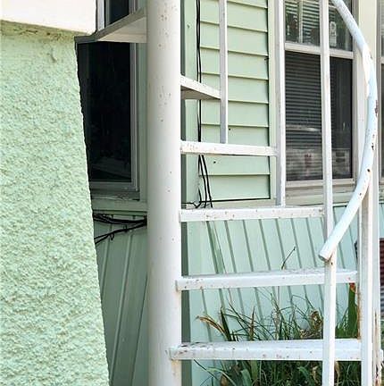 5th image of 530 College St