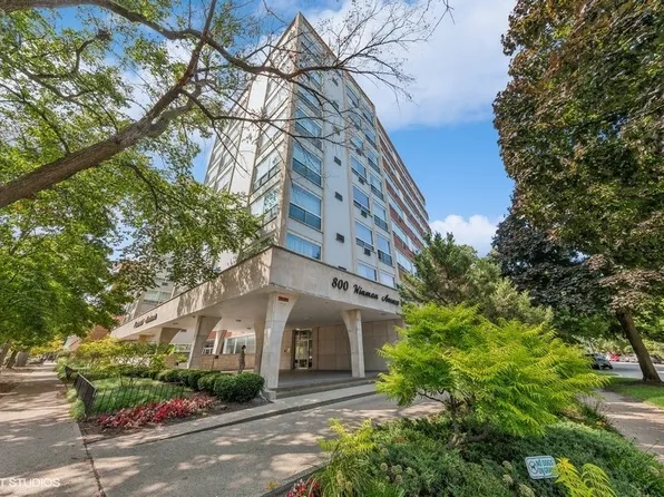 Presidential Apartments, 800 Hinman Ave #800513, Evanston, IL 60202