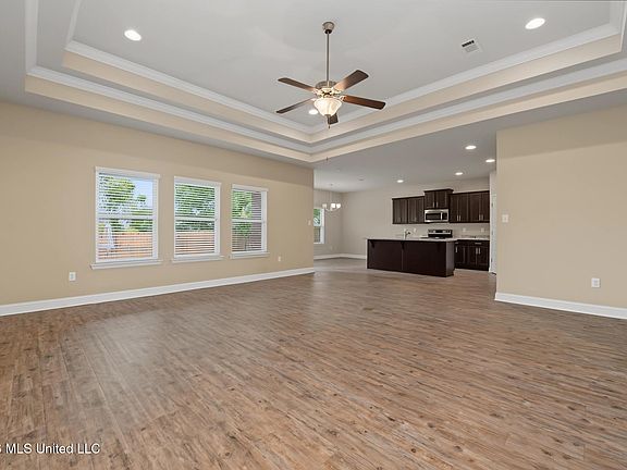 4th image of 14894 Calcutta Dr