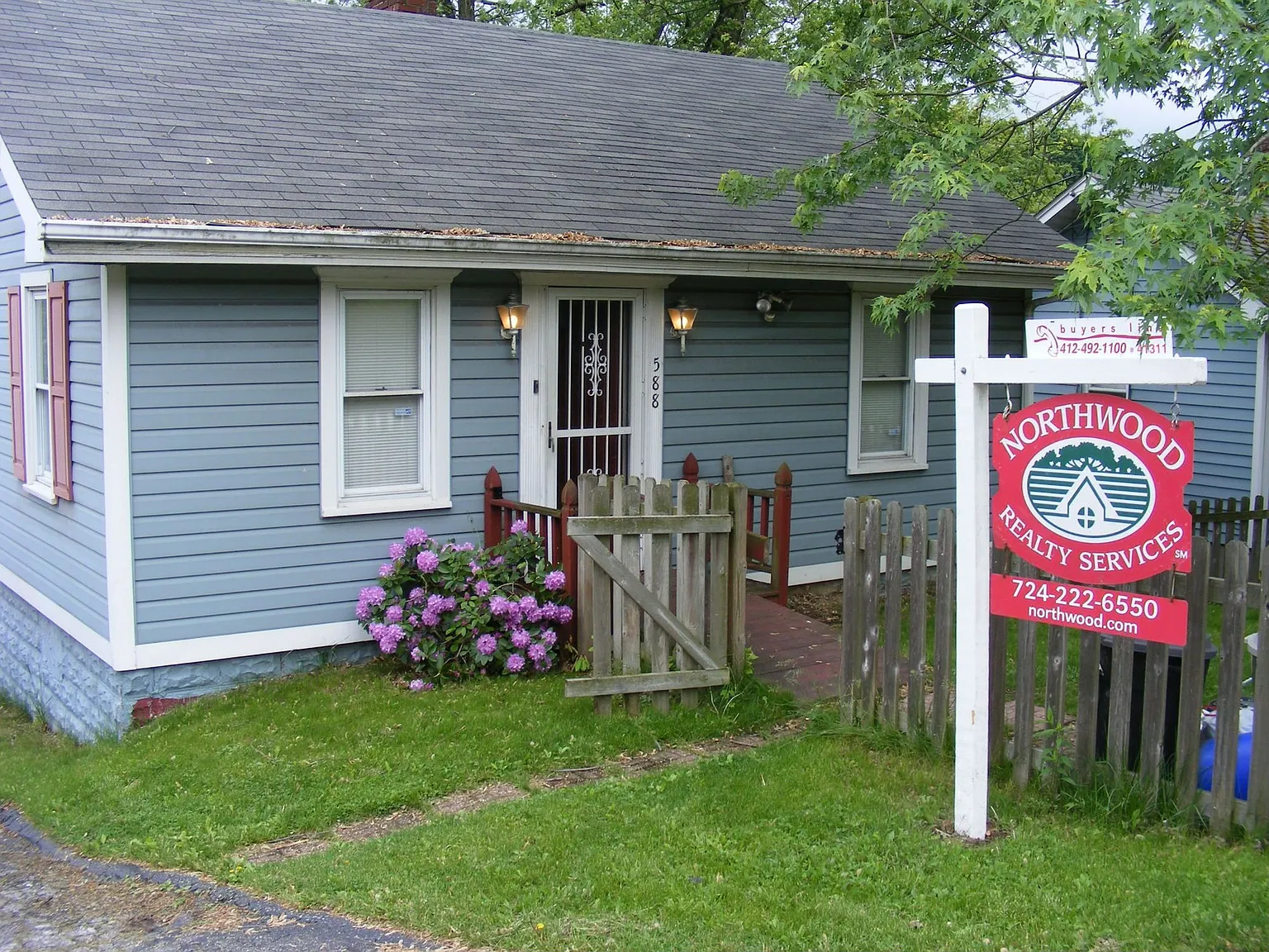 588 Locust Ave photo 1