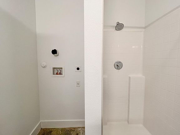 5th image of 2450 Roosevelt Ave APT 119