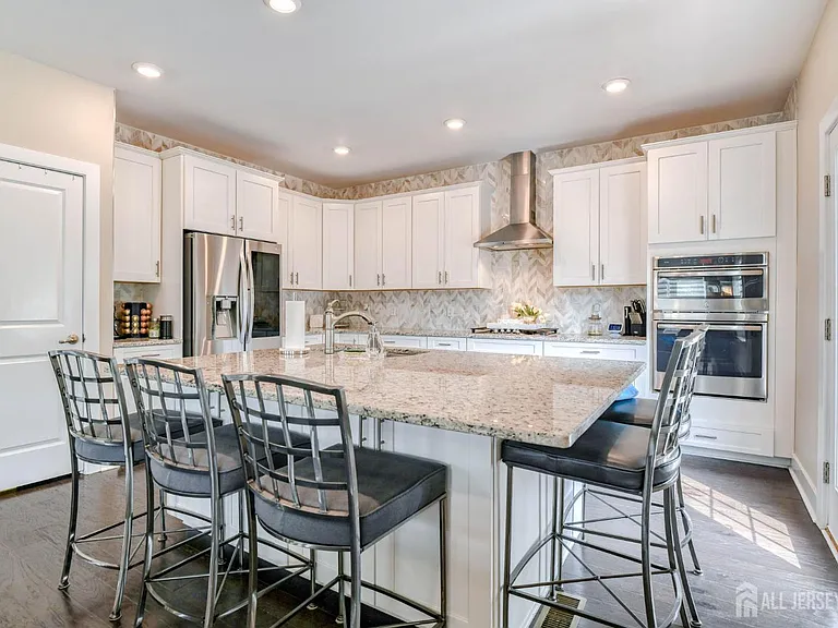 1529 Paxton Ln — Photo 8