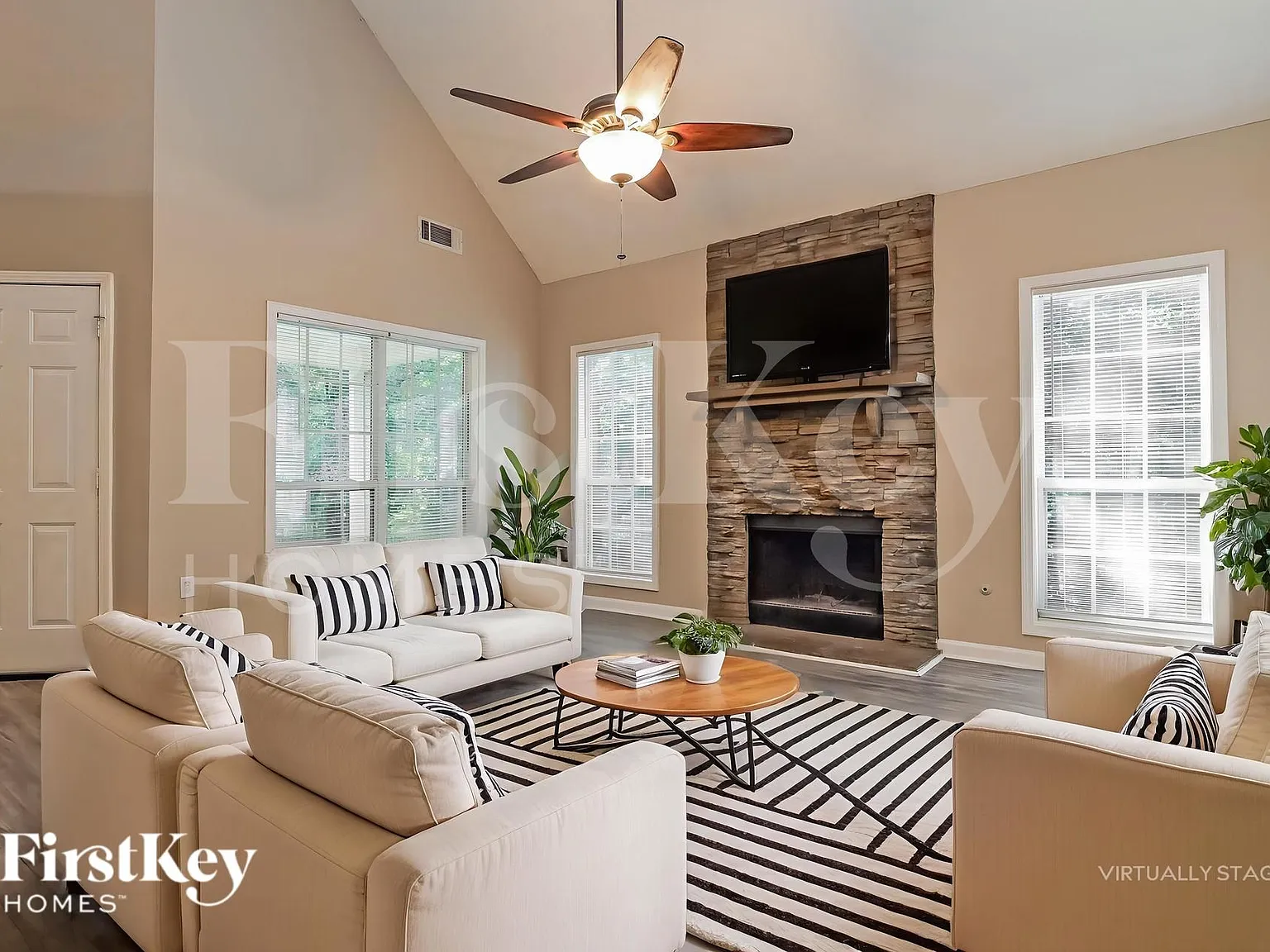 4 bed, 2.0 bath, 1564 sqft, $2,050 — Photo 3