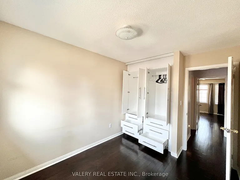 80 Acorn Pl #61 — Photo 14