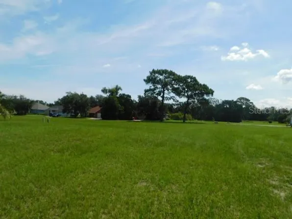 5410 Boxtree Ct #2000, Dade City, FL 33523