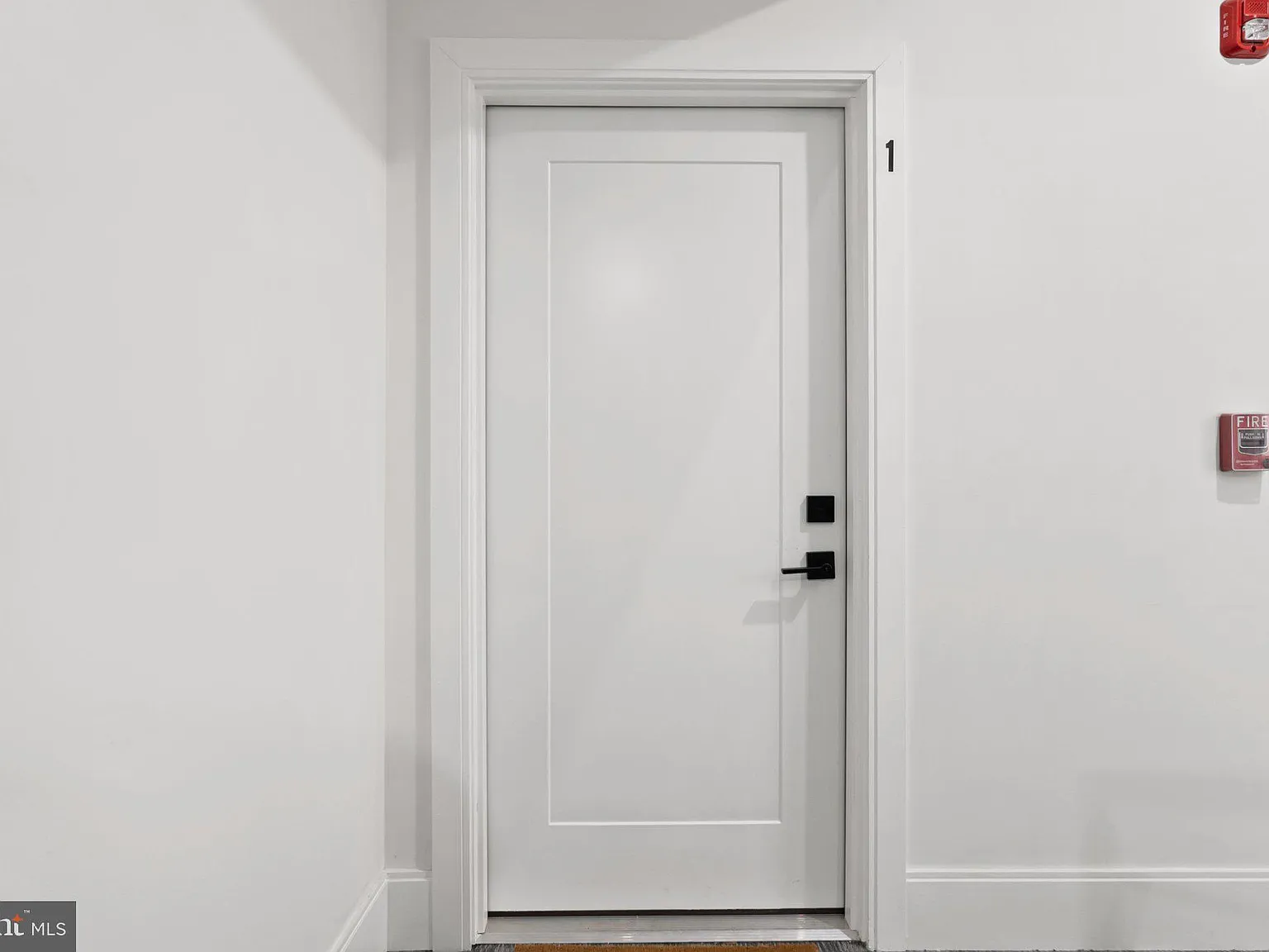 1 bed, 1.0 bath, 439 sqft, $3,000 — Photo 2