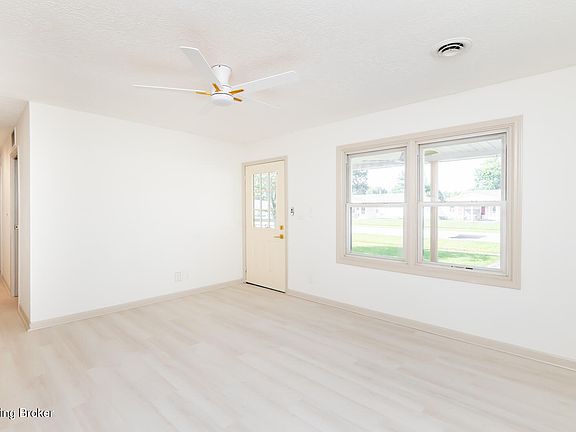 5th image of 2815 Elam Dr