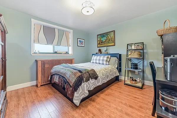 Sold by Re/Max In The City | media 11