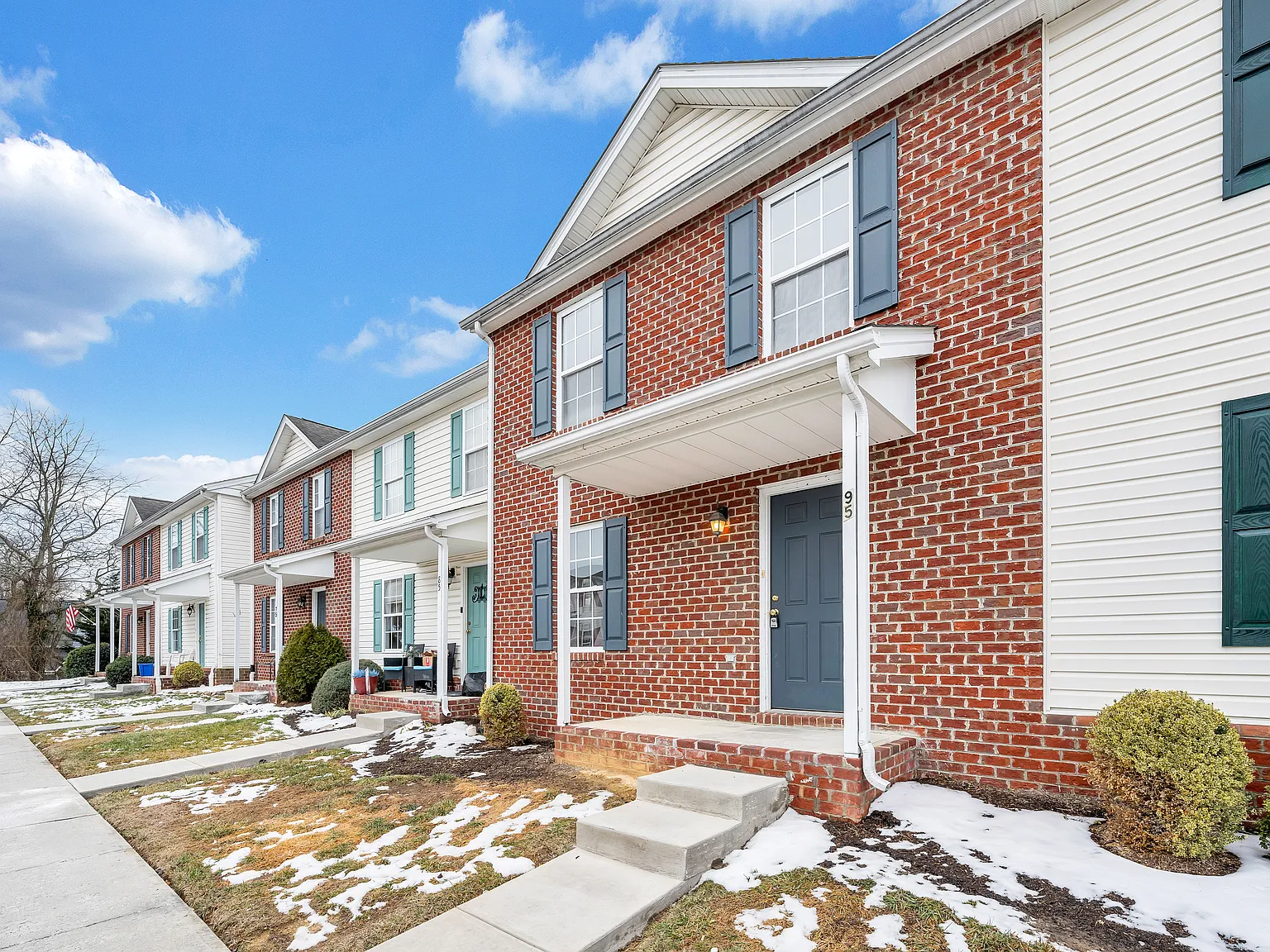 3 bed, 2.5 bath, 1408 sqft, $1,449 — Photo 2