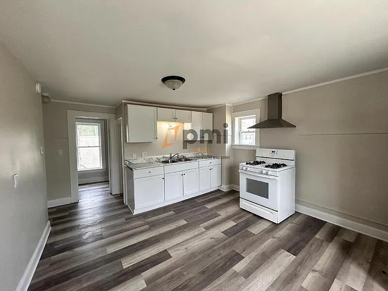 215 Lafayette St #1 — Photo 4