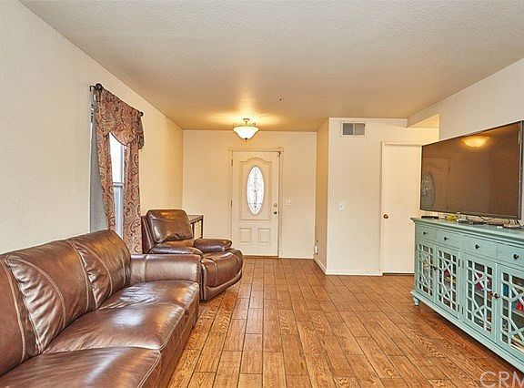 5th image of 15449 Coleen St
