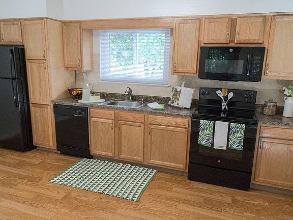 4th image of 3 25th St #58ddb35e5