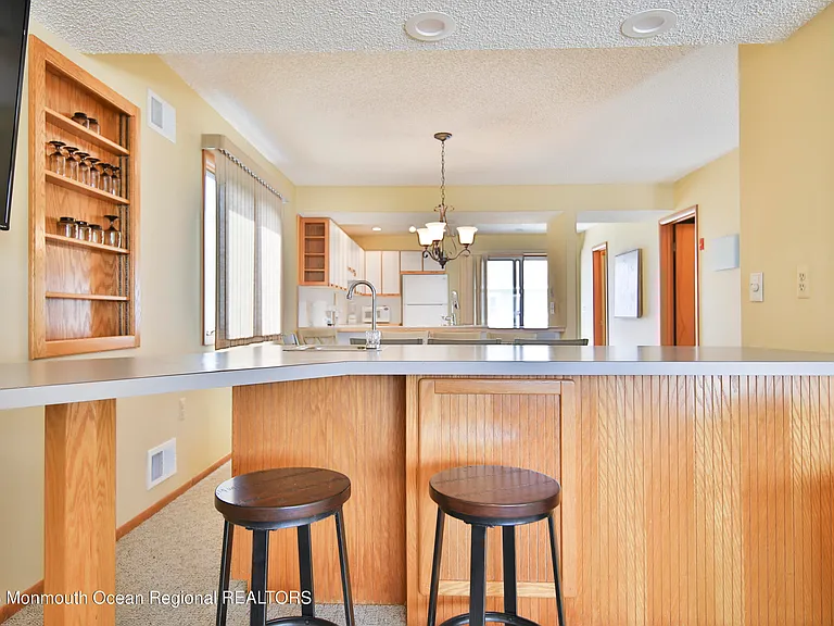 21 Brown Ave — Photo 16