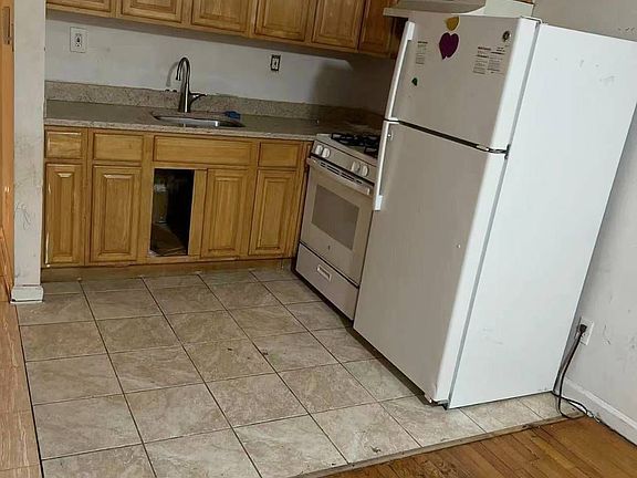3rd image of 59-28 Xenia St Floor 4