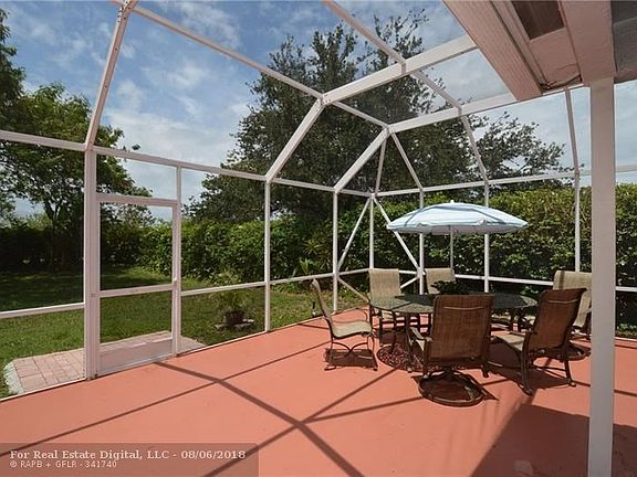 OVER-SIZED SCREEN ENCLOSED PATIO