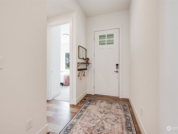 3rd image of 1353 Pratt Avenue SE