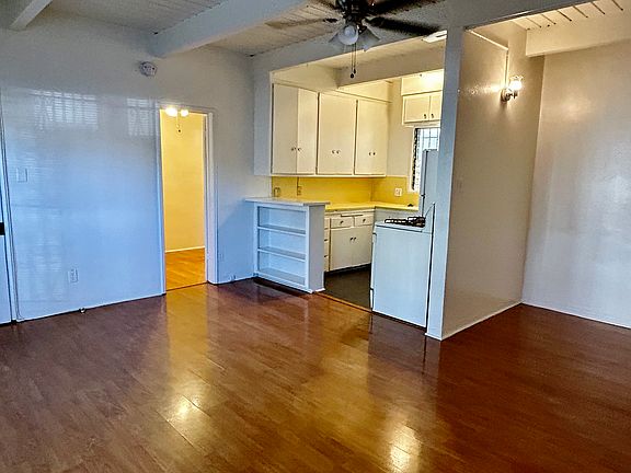 2nd image of 1909 N Beachwood Dr APT 11