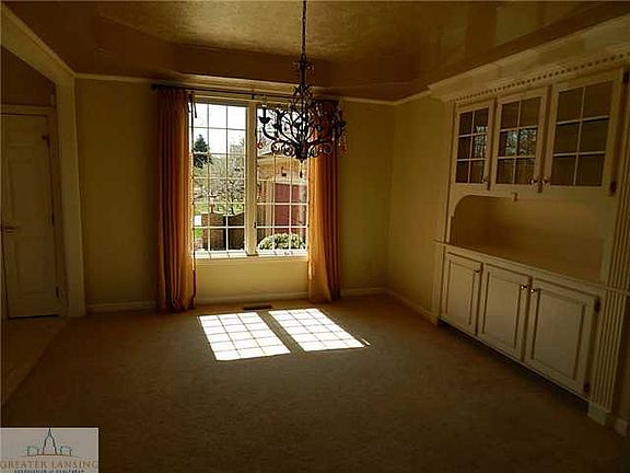 5th image of 1926 Birch Bluff Dr