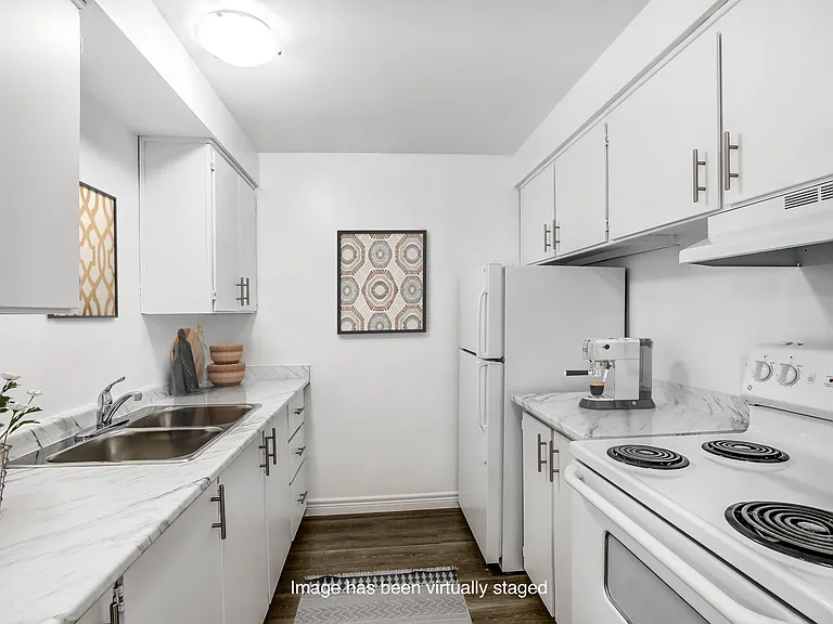 59 Perry St — Photo 16