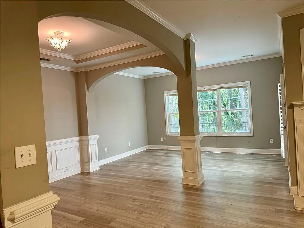 3 bed, 2.5 bath, 1960 sqft, $2,975 — Photo 3