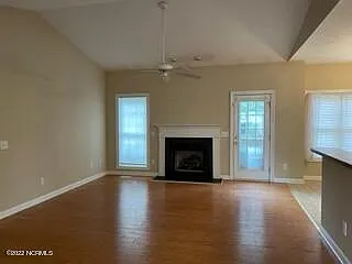 3 bed, 2.0 bath, 1600 sqft, $1,800 — Photo 4