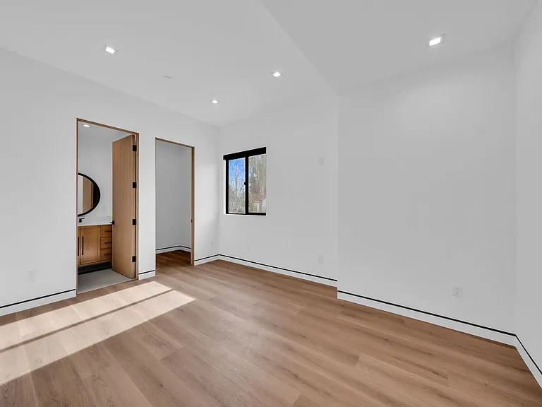 19021 Ingomar St — Photo 17