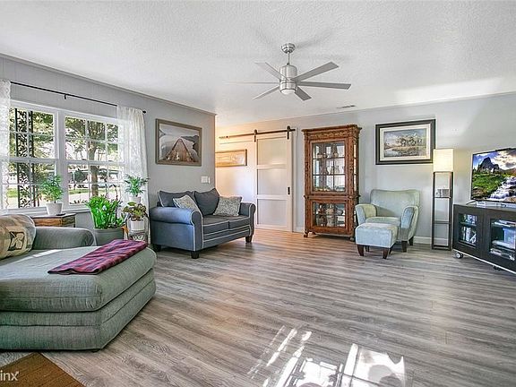 4th image of 3115R Sherry Dr