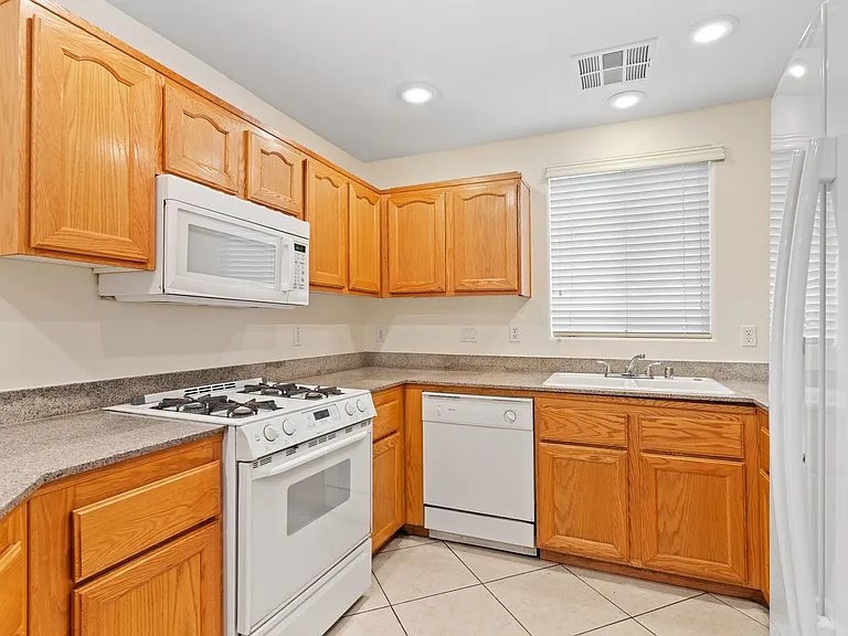 7268 Vinca Rd — Photo 14