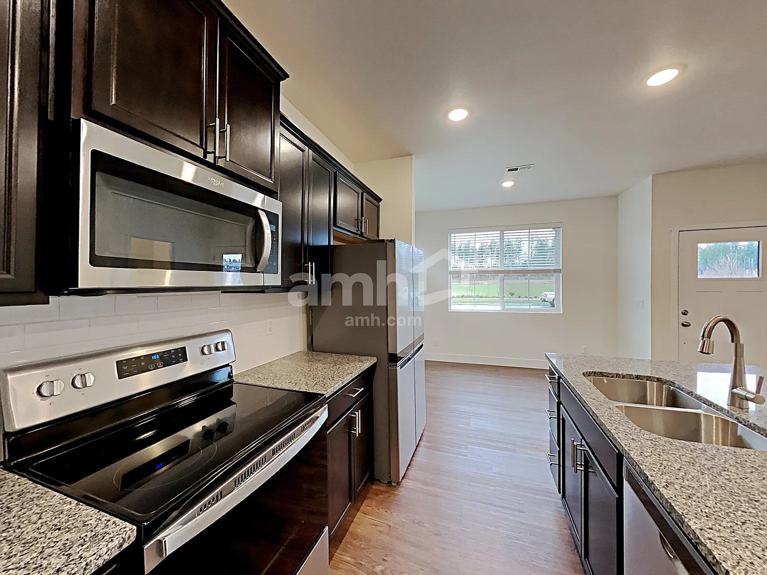 4 bed, 3.5 bath, 1874 sqft, $3,325 — Photo 3