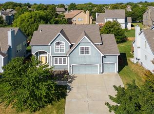 15532 S Summertree Ln, Olathe, KS 66062