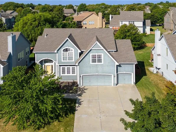 15532 S Summertree Ln, Olathe, KS 66062