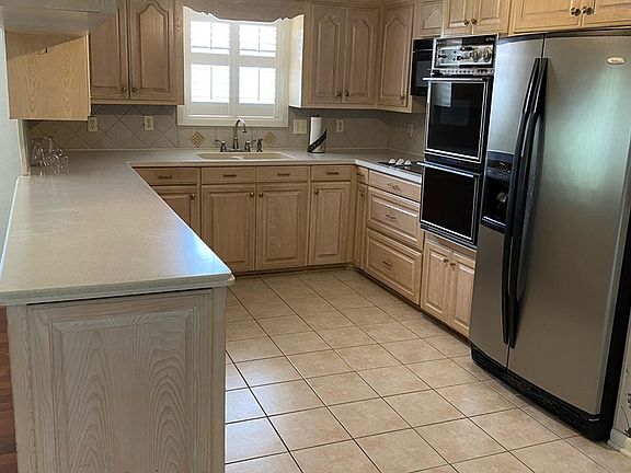 2nd image of 801 Gulf Ave