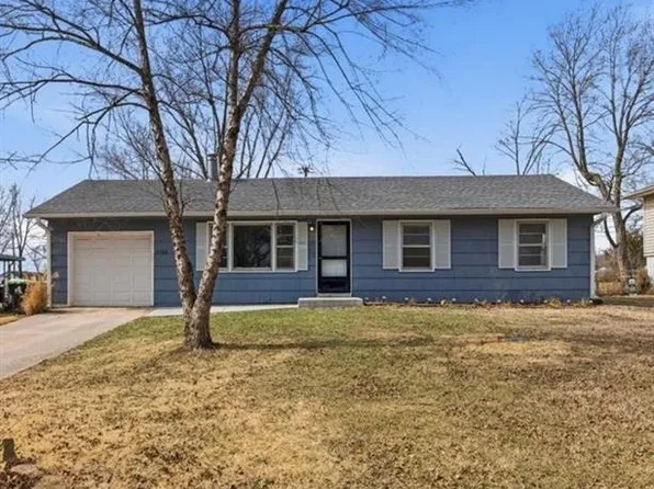 2500 Hillside Dr, Harrisonville, MO 64701