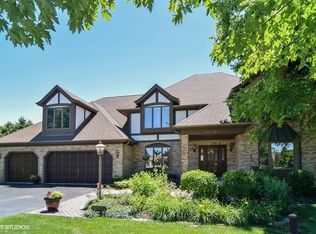 28W281 Cantigny Dr, Winfield, IL 60190