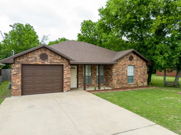 806 Meriott St, Ennis, TX 75119