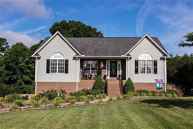 1st image of 2113 Picnic Dr