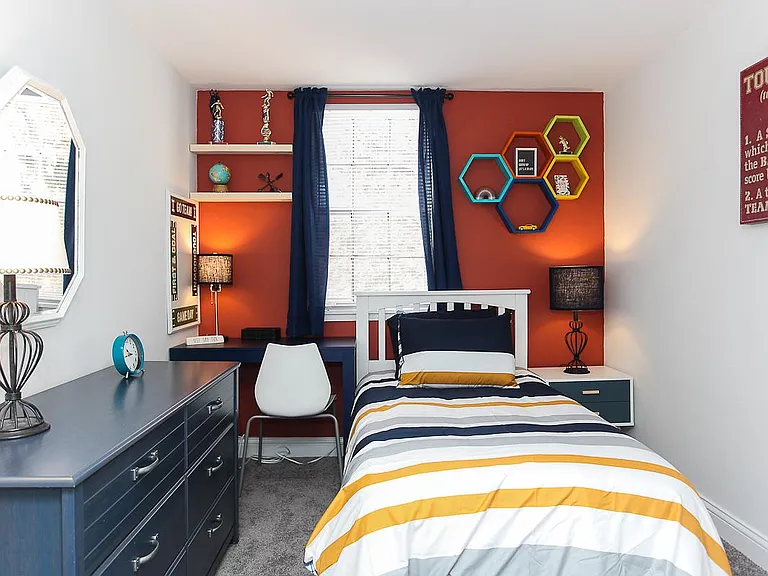 Walden Circle Townhouses — Photo 9