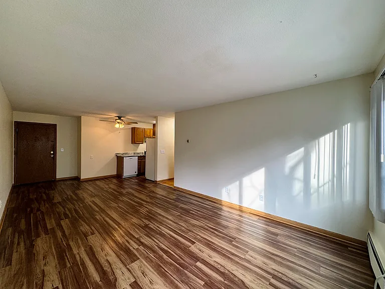 425 University Ave SE — Photo 10