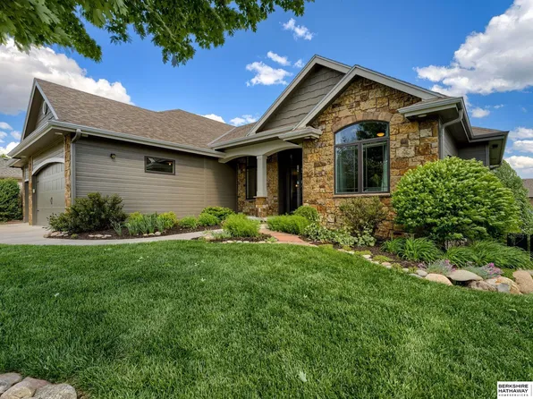 15109 Gilder Ave, Bennington, NE 68007