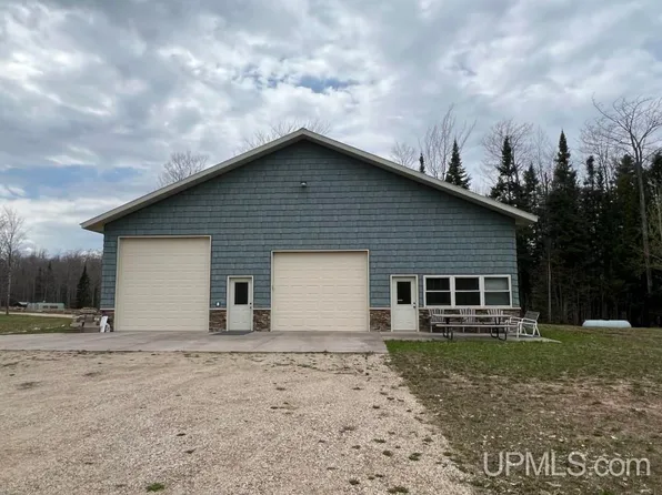 N7788 Ridge Rd, Munising, MI 49862