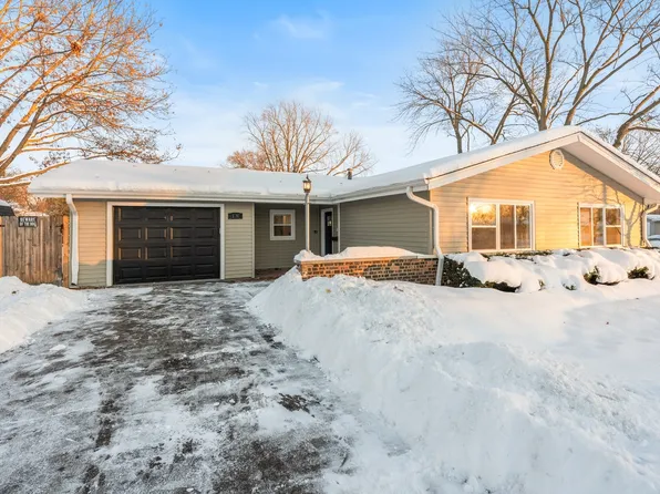 1 N Sycamore Ln, North Aurora, IL 60542