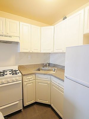 5th image of 157 E 85th St APT 5D