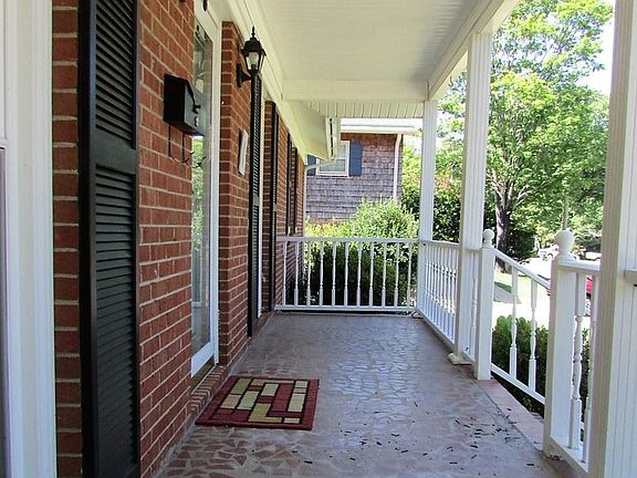 2nd image of 1628 Rolling Meadow Ln