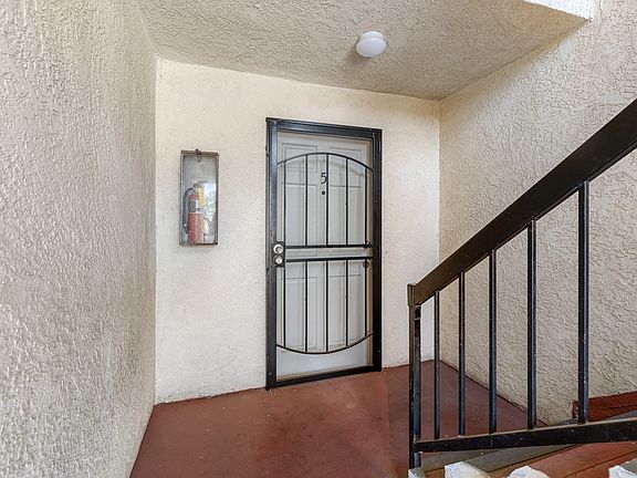 3rd image of 909 E Chevy Chase Dr APT 5