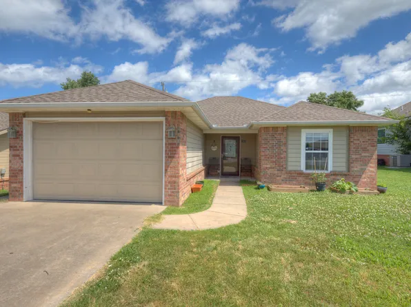 1503 W 9th St, Grove, OK 74344