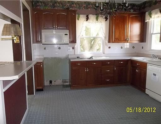 5th image of 1038 Nicklin Ave