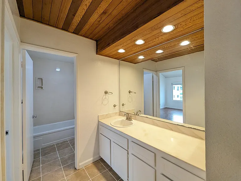 4058 Mahaila Ave #F — Photo 40