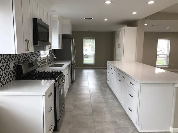5th image of 15711 Sandy Hill Dr