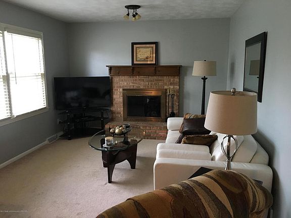 3rd image of 2911 Woodview Dr